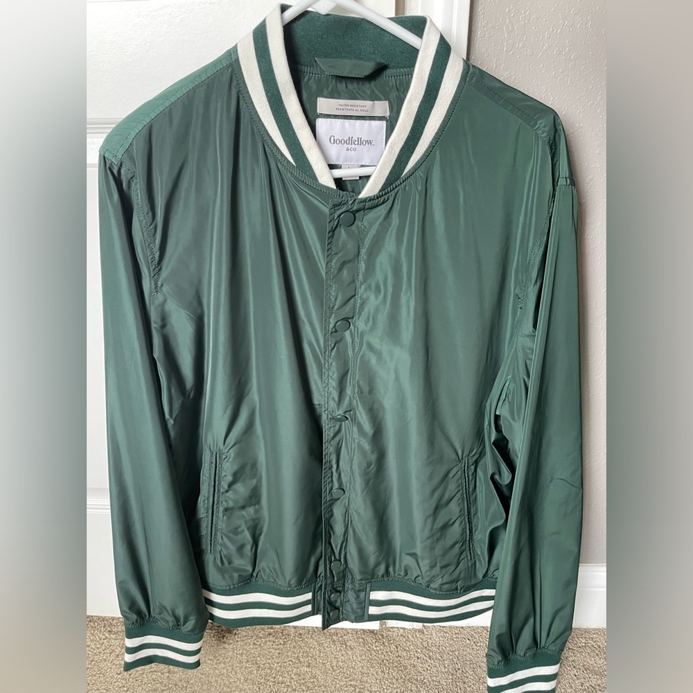 NWOT Goodfellow Men’s Varsity style jacket. Water Resistant large. Forest green